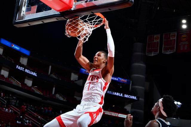 乐鱼体育-季前赛首战火箭大胜马刺 新秀表现令人惊喜