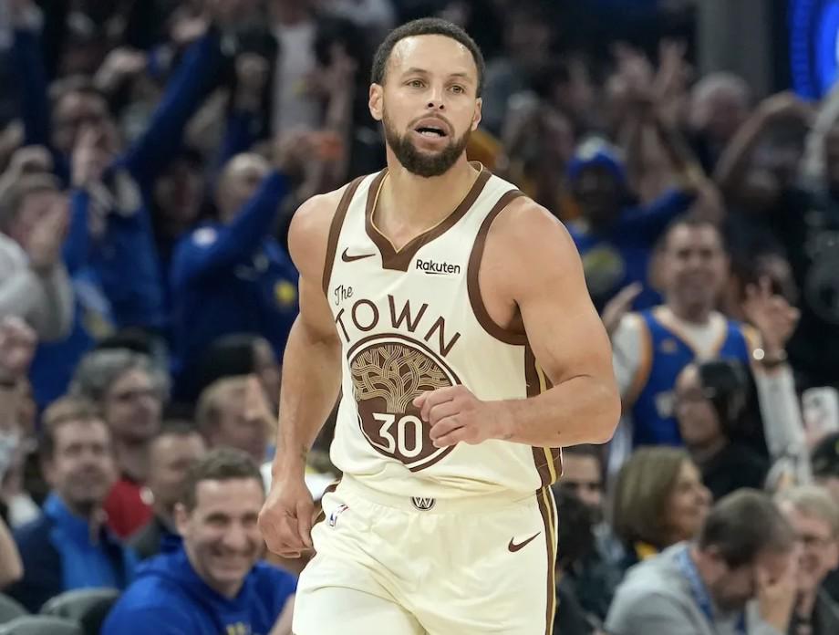 乐鱼电竞-库里常规赛数据：膝伤困扰仅打43场六年来新低，生涯得分超26000分