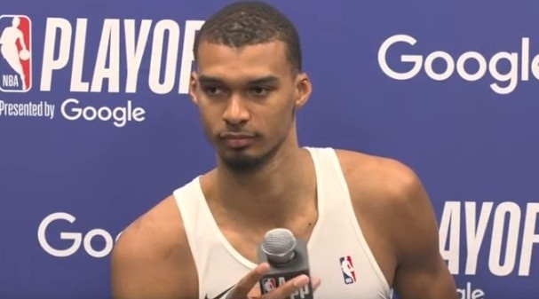 乐鱼app-文班亚马球鞋合同十月到期，22岁新星身价或创新高|总决赛|NBA|体育赛事讨论|维克托-文班亚马|nba_新浪体育_新浪新闻